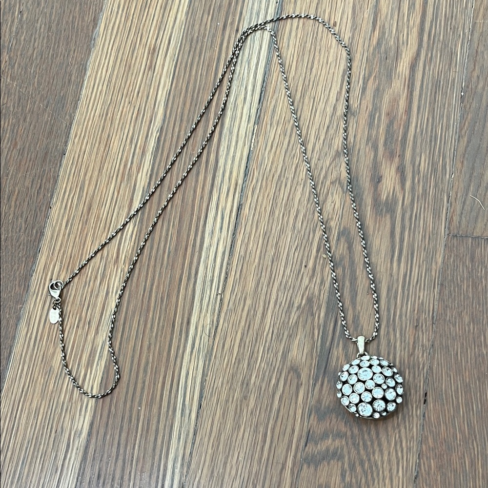 Elegant Silver Pendant Necklace